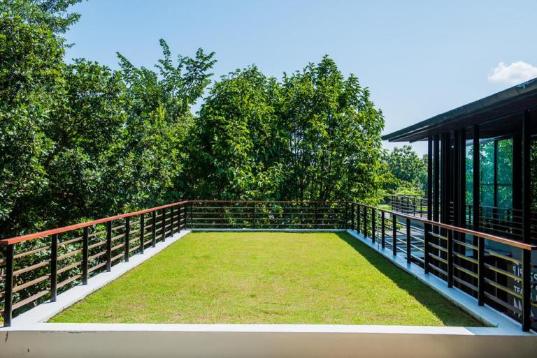 Quel gazon synthétique choisir pour un balcon à Salon-de-Provence ?